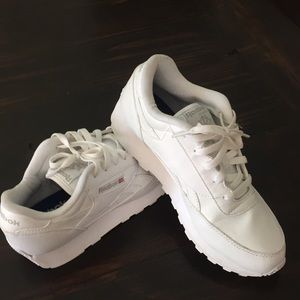 Women's Reebok classic white sneaker size 8.5